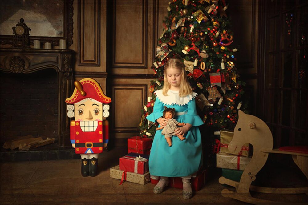 щелкунчик на елке. немецкая игрушка щелкунчик. под щелкунчик. под щелкунчик. под щелкунчик.