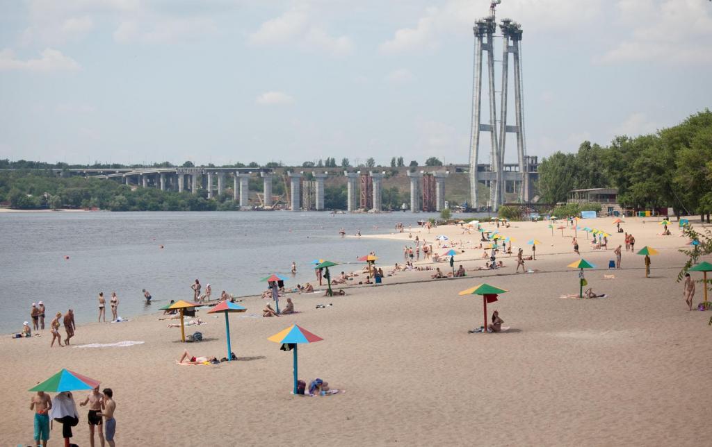 <i>Купаться или не купаться... </i>Состояние воды на популярных пляжах Запорожья <i>неудовлетворительное</i>