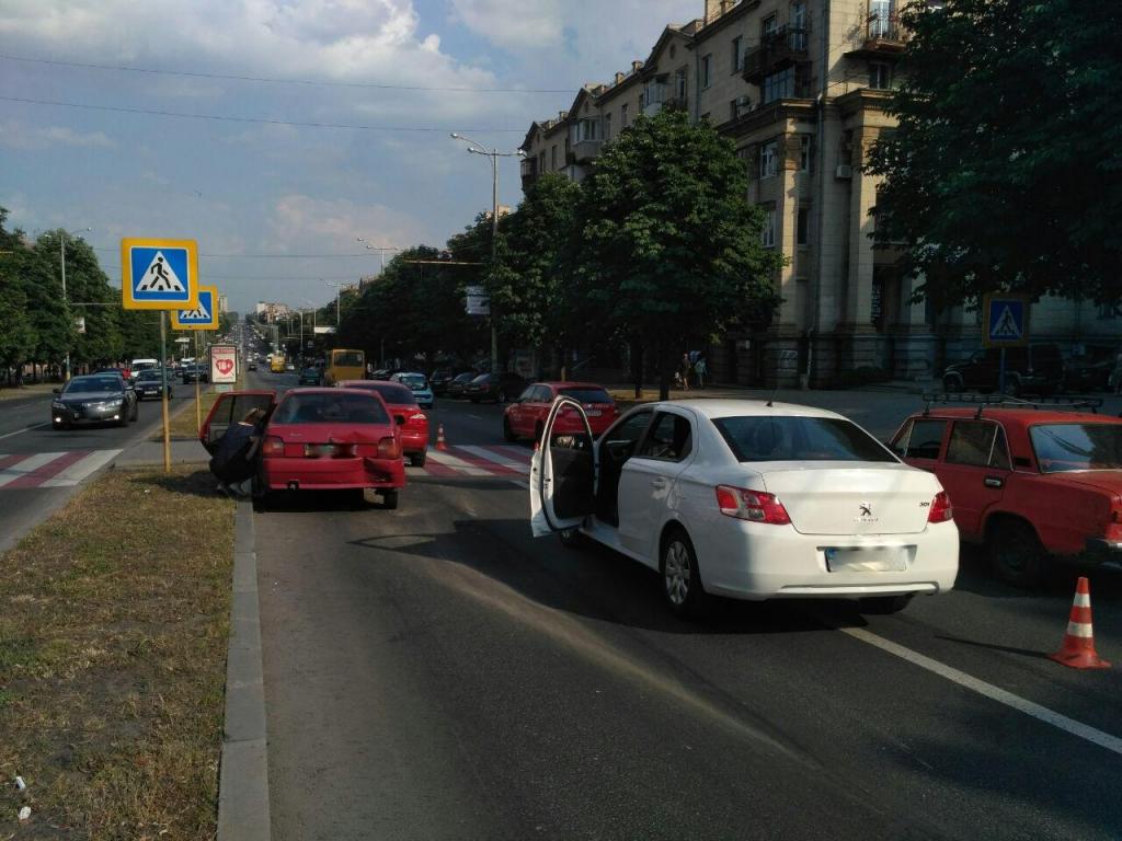 В Запорожье на <i>проспекте Соборном</i> произошла авария 