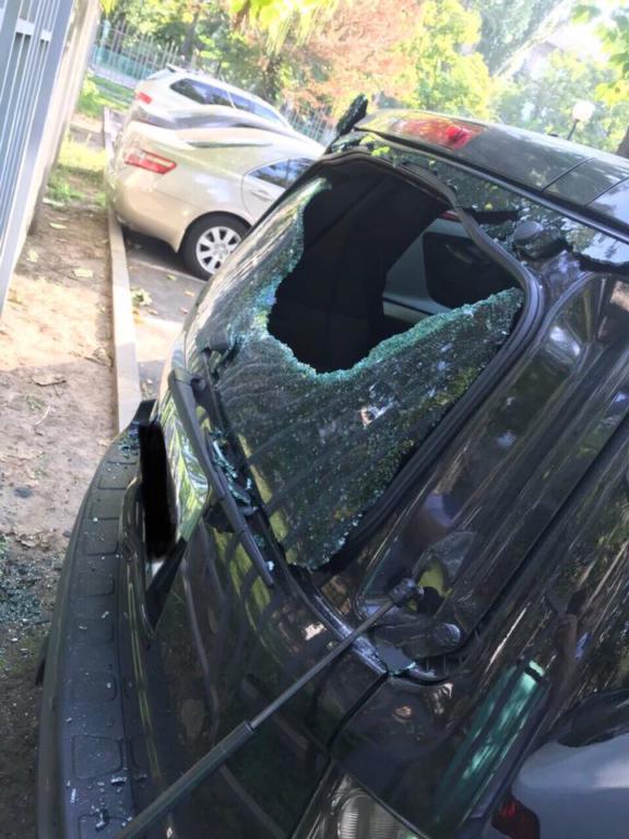 Запорожскому депутату <i>изувечили автомобиль</i>