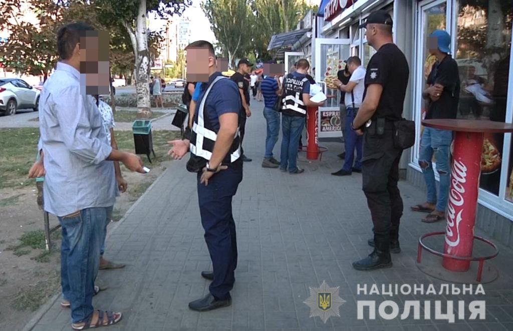 Правоохранители <i>в Запорожье</i> во время рейда <i>выявили</i> иностранцев-нелегалов