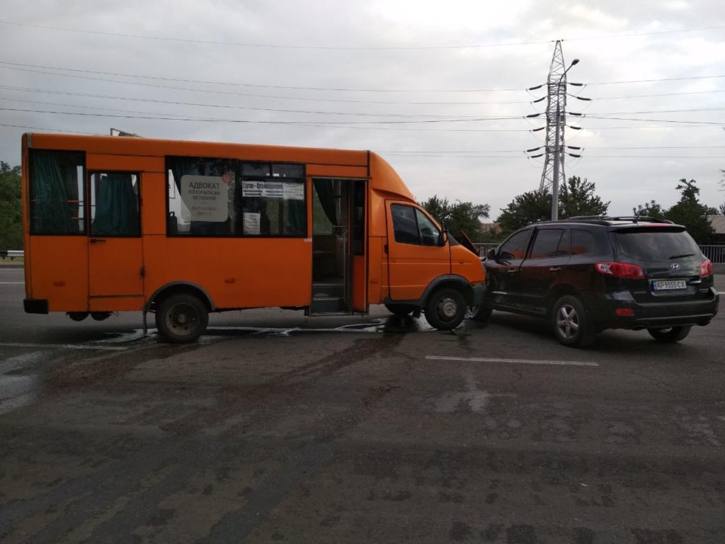 Авария с участием <i>общественного пассажирского транспорта,</i> четверо пострадавших