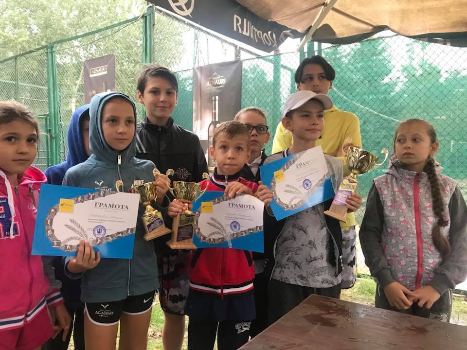 В Запорожье состоялся <i>детский</i> чемпионат по <i>большому теннису</i>