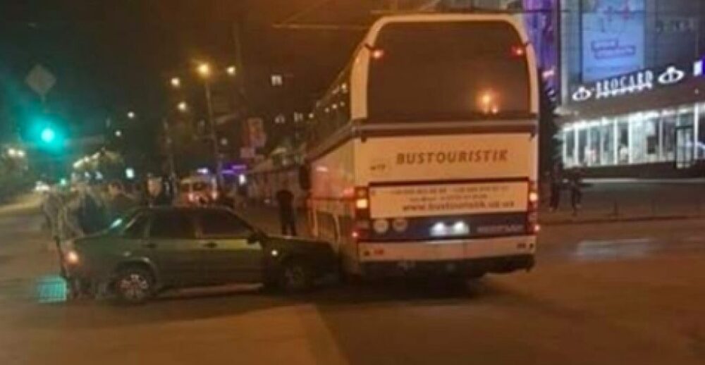 Обнародовано <i>ВИДЕО аварии с автобусом</i> спортсменов в Запорожье