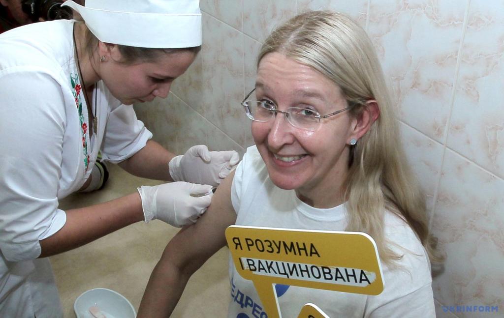 Супрун заявила, <i>что все вакцины</i> из календаря <i>прививок</i> в Украине есть