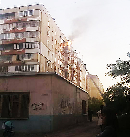В Запорожье <i>при пожаре</i> травмировался <i>владелец</i> квартиры
