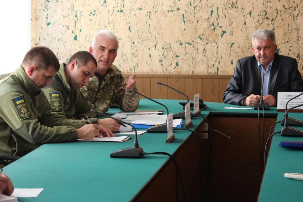 В Запорожской области <i>продолжается</i> призыв на срочную <i>службу</i>