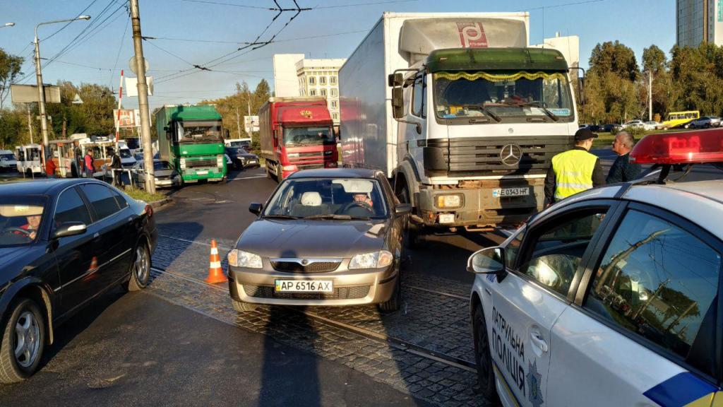 В Запорожье на <i>Правом берегу</i> произошло <i>ДТП</i>, - ФОТО