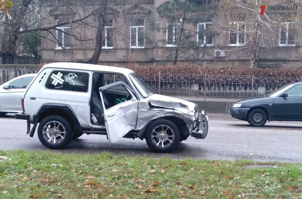 В Запорожье <i>произошло</i> тройное ДТП, – ФОТО