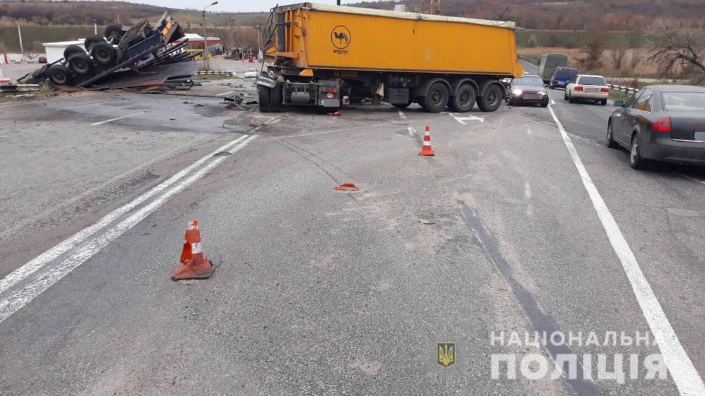 ДТП в Запорожской области:<i> на трассе перевернулся грузовик</i>, – ФОТО