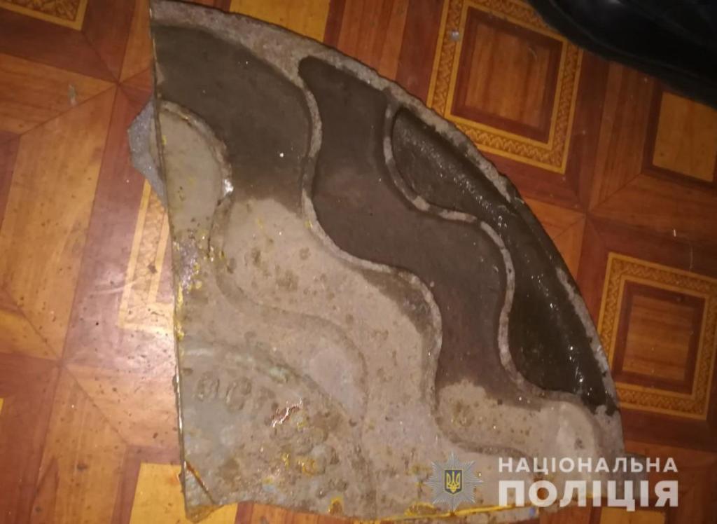 Запорожские участковые раскрыли <i>подозреваемых</i> в совершении более <i>20 краж люков</i> 