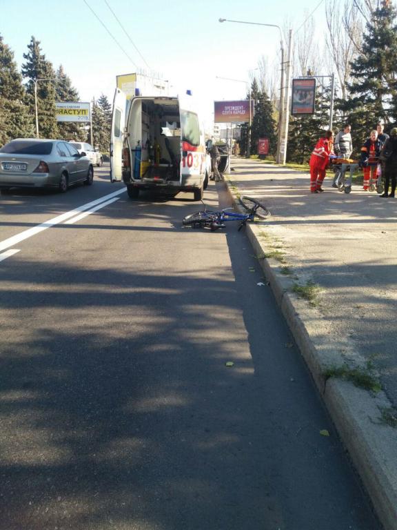 В Запорожье водитель в состоянии <i>наркотического</i> опьянения <i>сбил велосипедиста</i>, - ФОТО