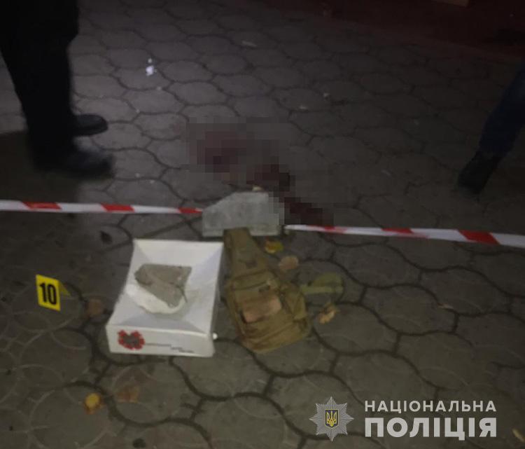 В Запорожской области <i>задержан</i> мужчина, который <i>стрелял</i> по своим знакомым