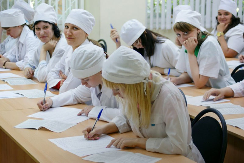В Украине <i>проведут</i> мониторинг знаний <i>студентов-медиков</i>