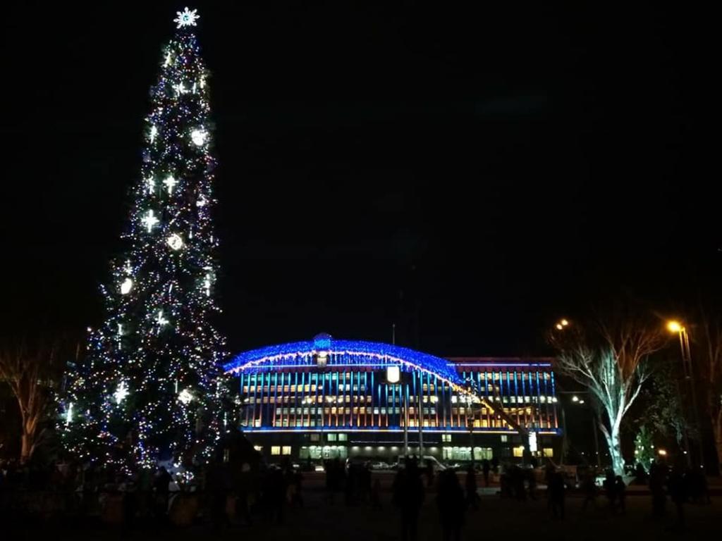 Новогодне-рождественский <i>фестиваль</i> дарит <i>праздник</i>, – ПРОГРАММА мероприятий