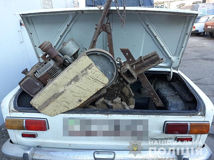 В Запорожье <i>сотрудники патрульной полиции</i> задержали грабителя, <i>который позарился</i> на имущество пенсионера