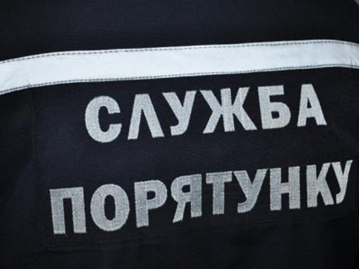 В Запорожье спасатели <i>достали водителя</i> из автомобиля после ДТП
