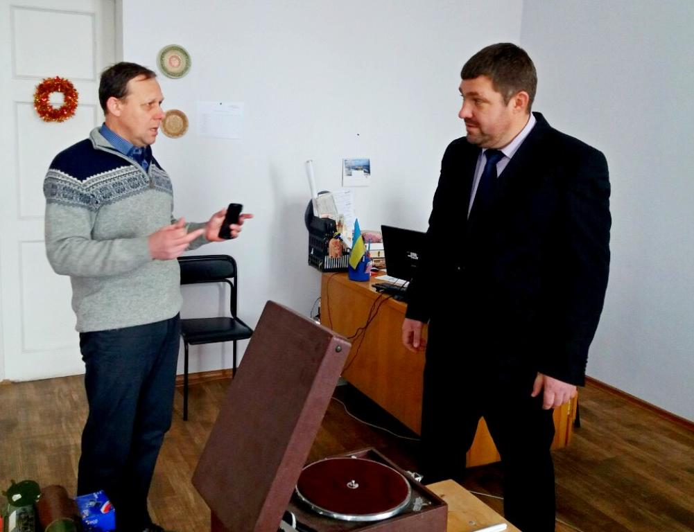 <i>Запорожские таможенники</i> пополнили фонды музея и библиотеки<i> раритетными экспонатами</i>