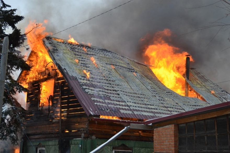 В Запорожье горела <i>крыша дома</i>