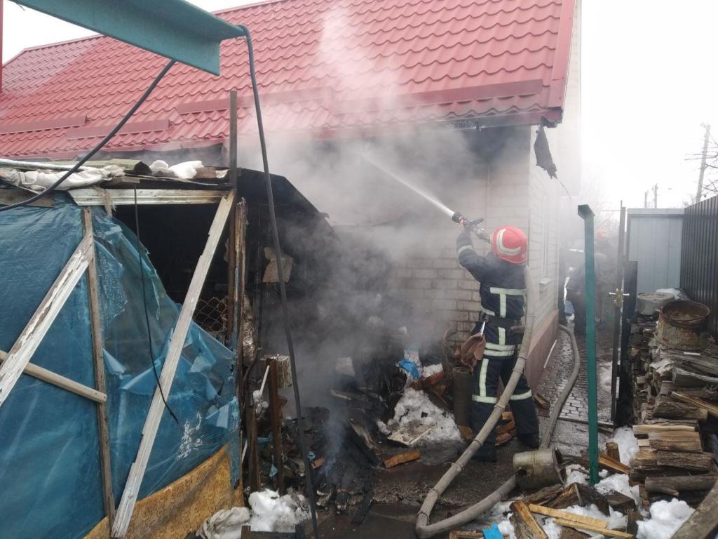В Запорожской области <i>тушили пожар</i> в хозяйственной <i>постройке</i>, – ФОТО