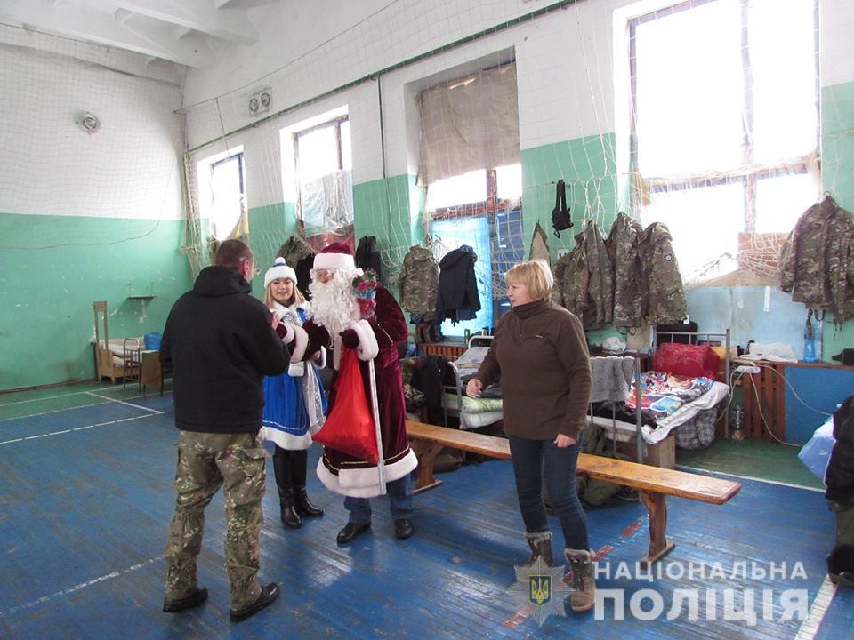 Запорожские <i>волонтеры и полицейские</i> поздравили <i>бойцов АТО</i>