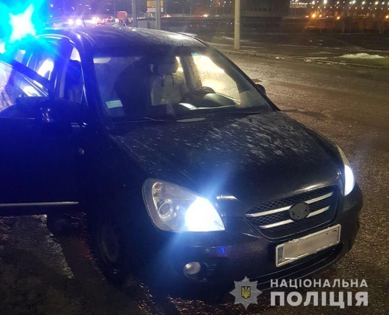 В Запорожье <i>мужчина</i> ограбил почтовое <i>отделение</i>