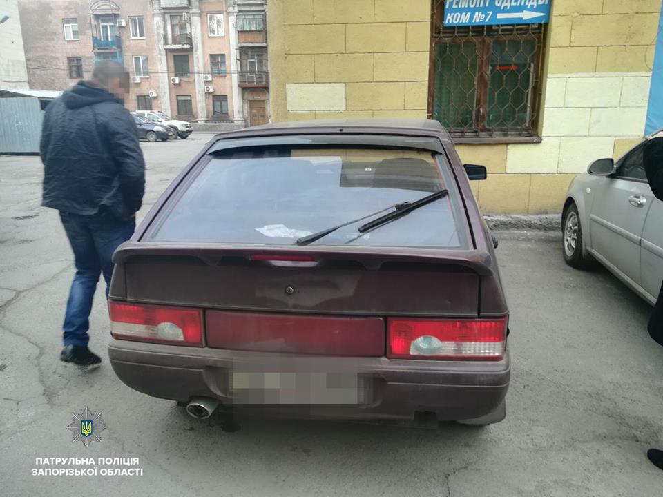 У запорожца <i>конфисковали машину за долги</i> по алиментам