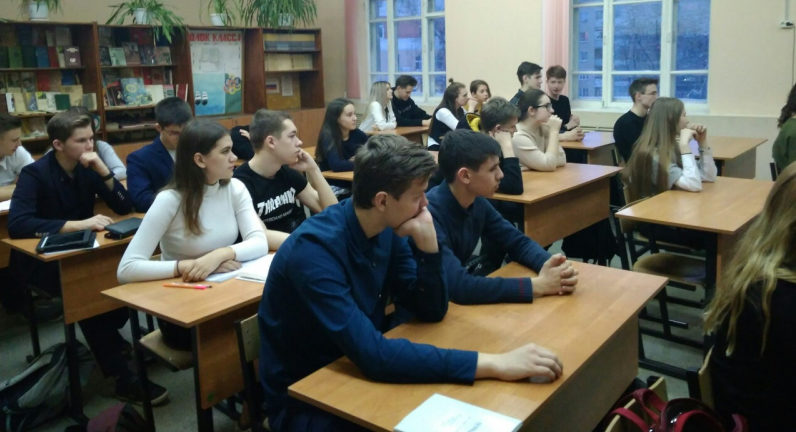 В школьную <i>программу</i> включили<i> новый предмет</i>