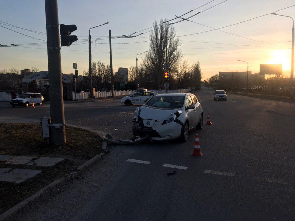 Возле <i>детской железной дороги</i> в Запорожье произошло <i>ДТП</i>, - ФОТО
