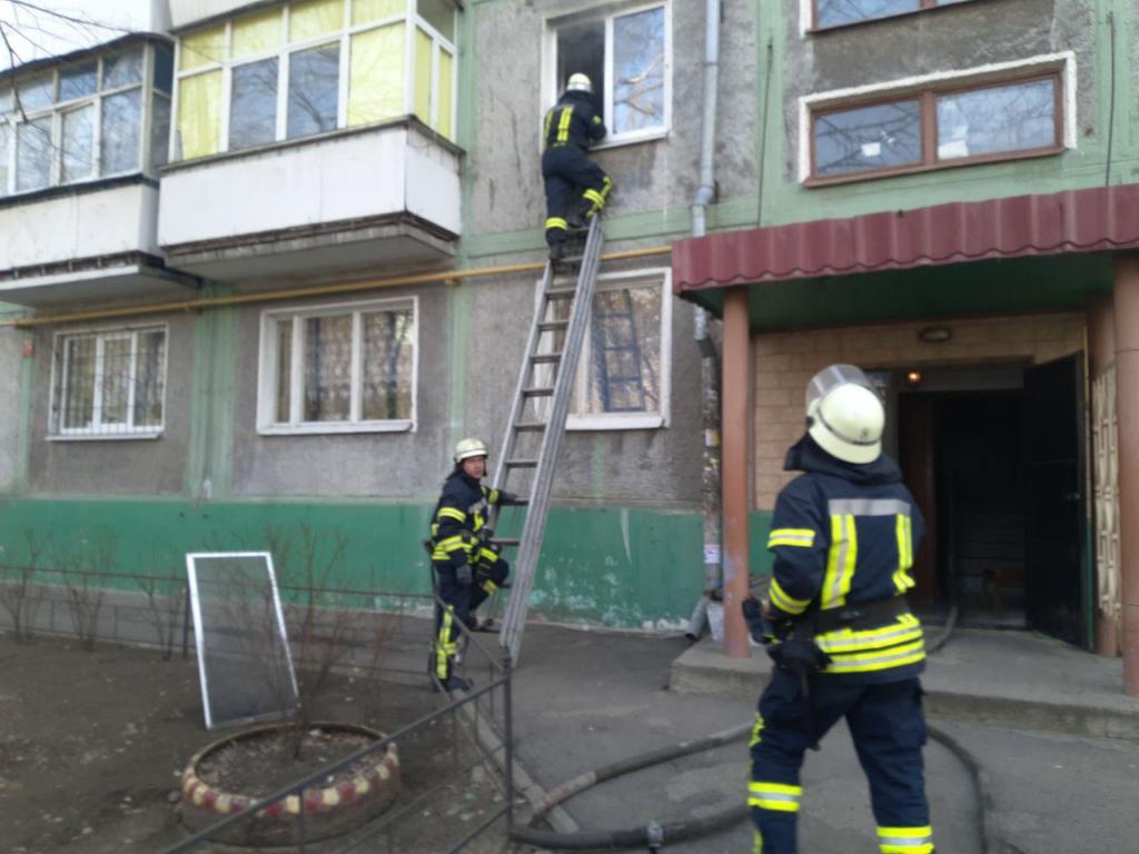 Запорожские пожарные <i>спасли пенсионерку</i>, - ФОТО