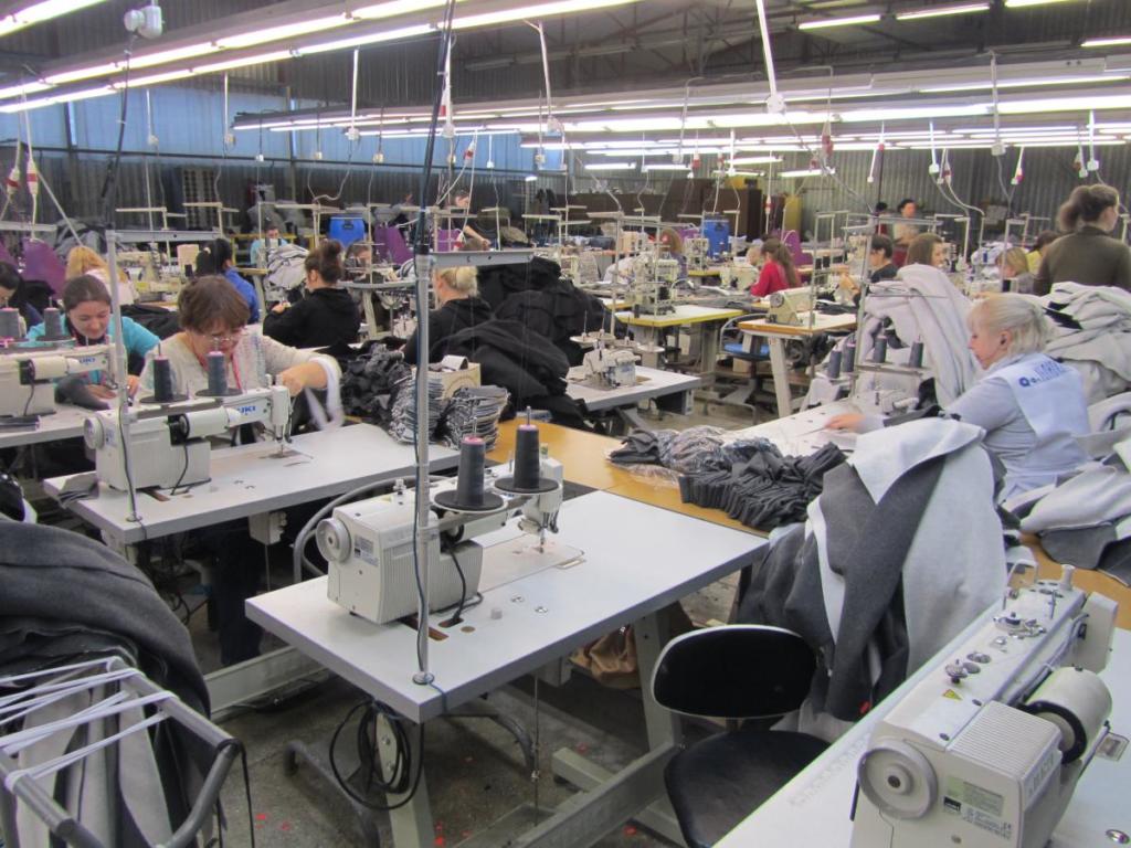 Легкую <i>промышленность</i> хотят освободить <i>от налогов</i>