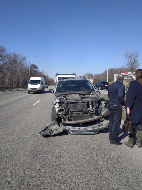 В Запорожье <i>столкнулись автобус и легковушка</i>, - ФОТО