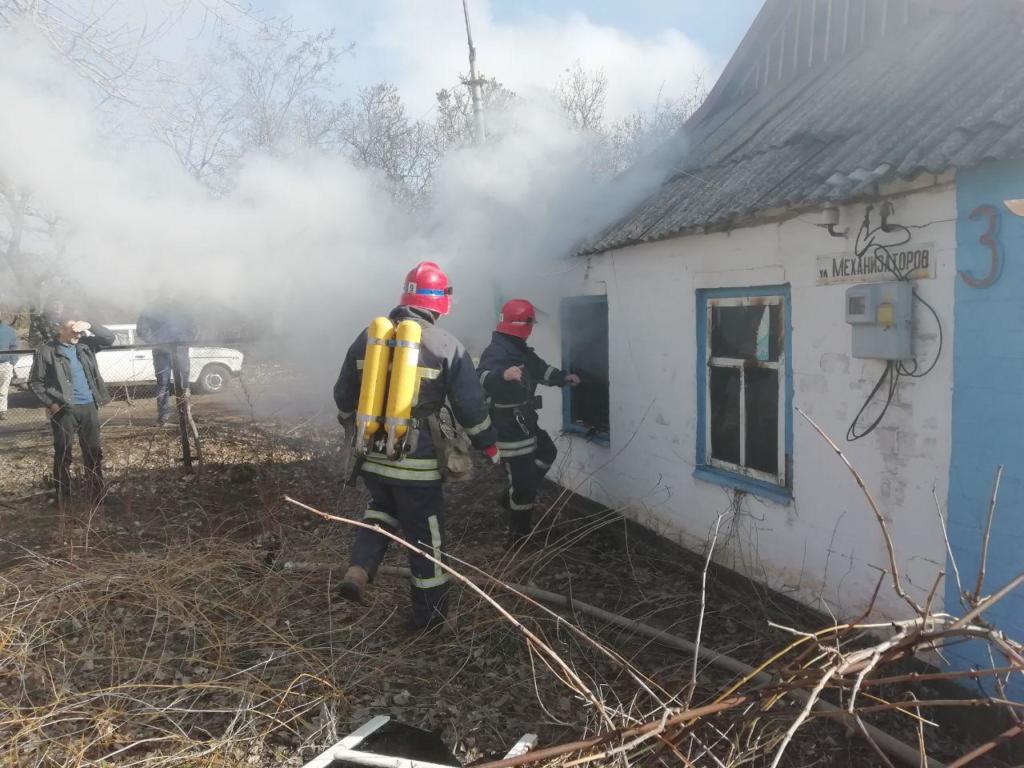 В Запорожской <i>области</i> на пожаре <i>погибла</i> пенсионерка