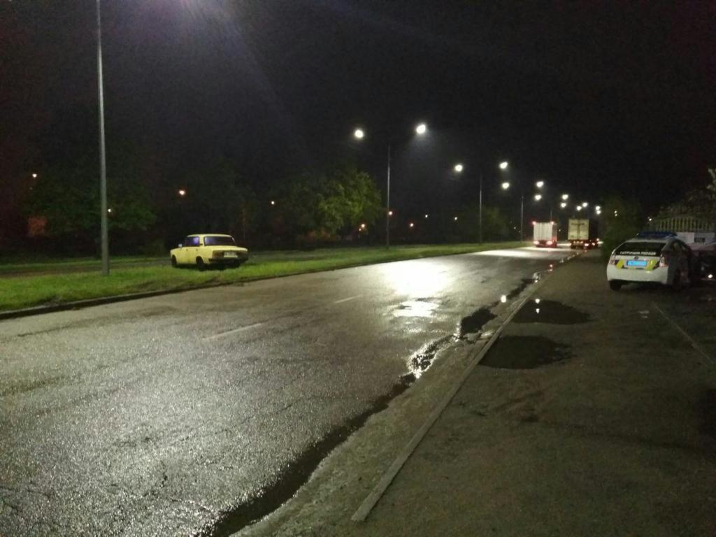 В Запорожье <i>фура снесла легковушку</i>, - ФОТО
