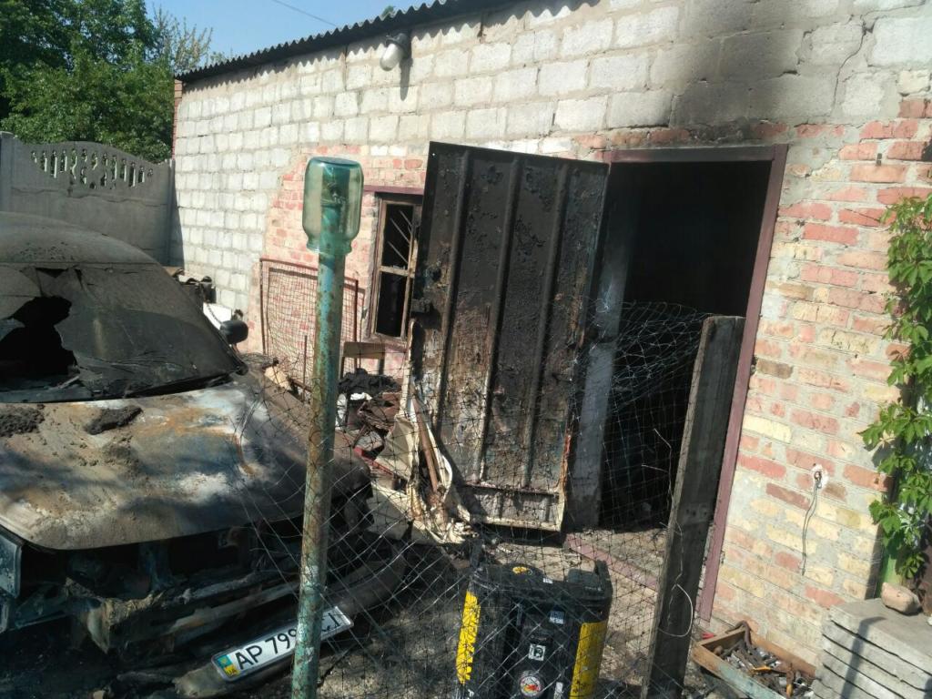 В Запорожье в результате пожара <i>пострадали два автомобиля</i>