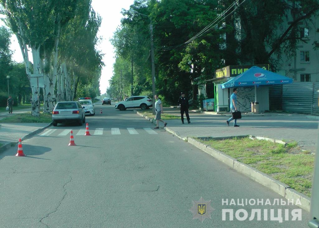 В Запорожье <i>в результате ДТП</i> погибла <i>женщина-пешеход</i>