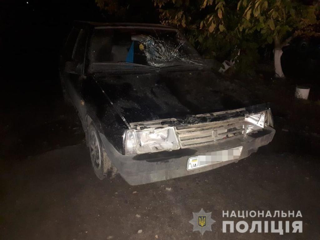 В Запорожской области <i>водитель автомобиля</i> совершил наезд на мопед. <i>Виновник ДТП скрылся</i>