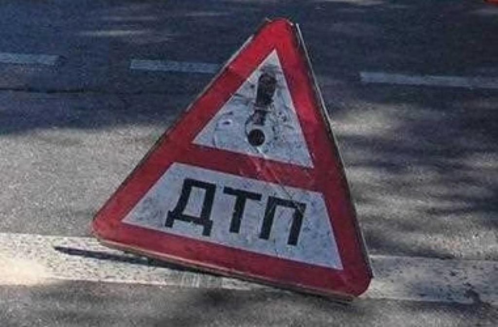 В Запорожской области <i>в результате аварии</i> один человек погиб, двое - <i>доставлены в больницу</i>, – ФОТО