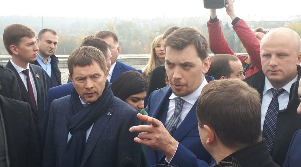 <i>Премьер-министр</i> пообещал достроить <i>запорожские мосты</i>