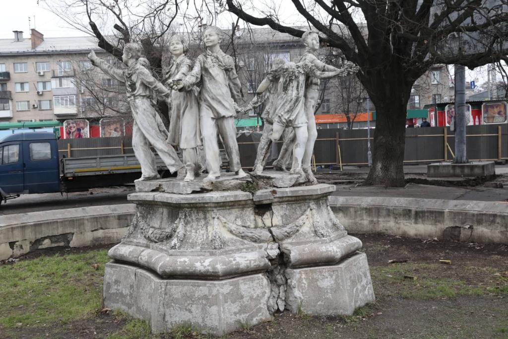 <i>Началась реконструкция </i>сквера Пионеров, -ФОТО