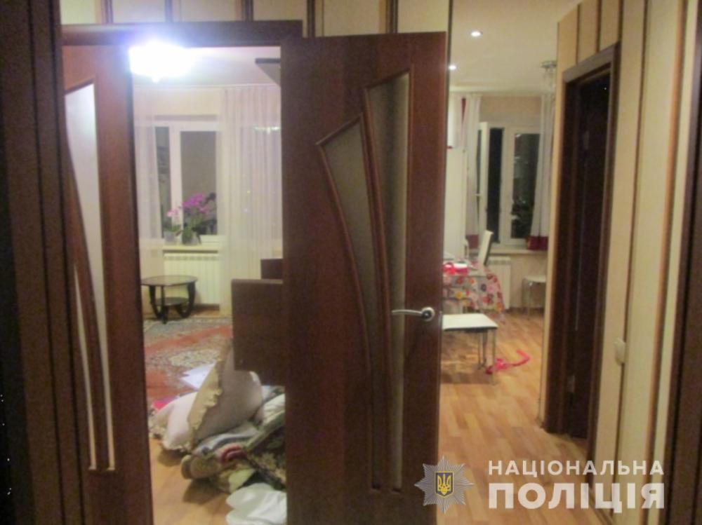 <i>В Запорожье преступник связал</i> женщину и угрожал ей ножом