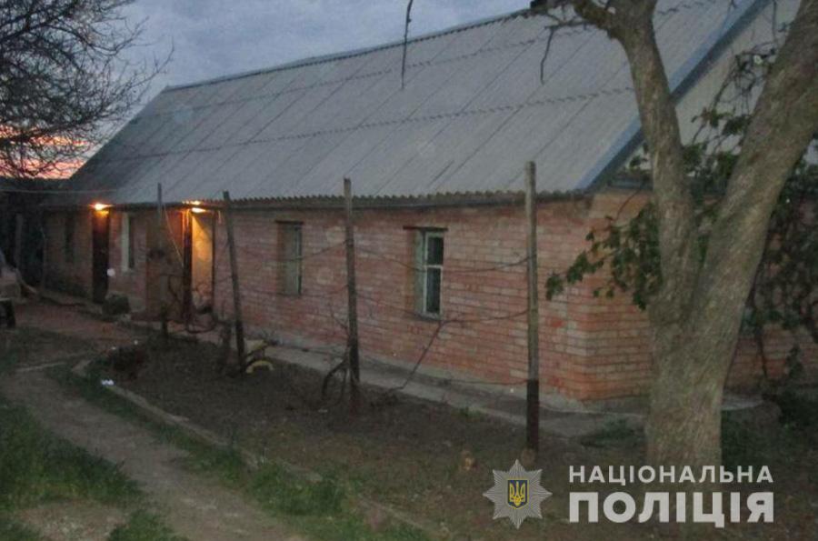 В Пологах <i>непрошеный гость </i>бросил гранату во двор. <i>Ранен хозяин дома </i>