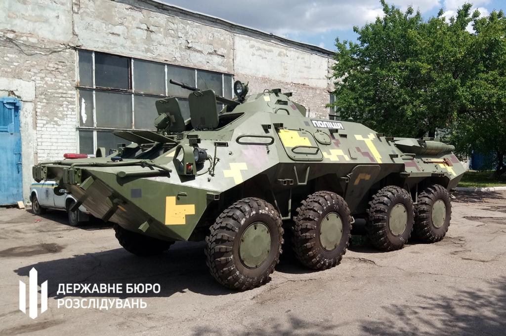 <i>В Запорожской области </i>чиновник закупил для БТР <i>шины 80-х годов</i>