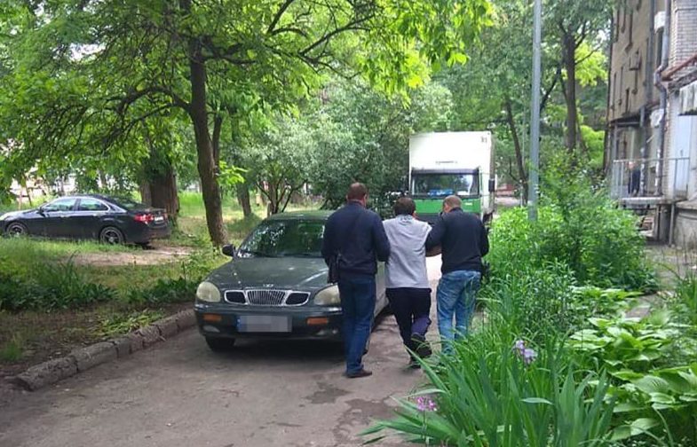<i>В Запорожье правоохранители</i> задержали коррупционера, <i>который находился в розыске</i>