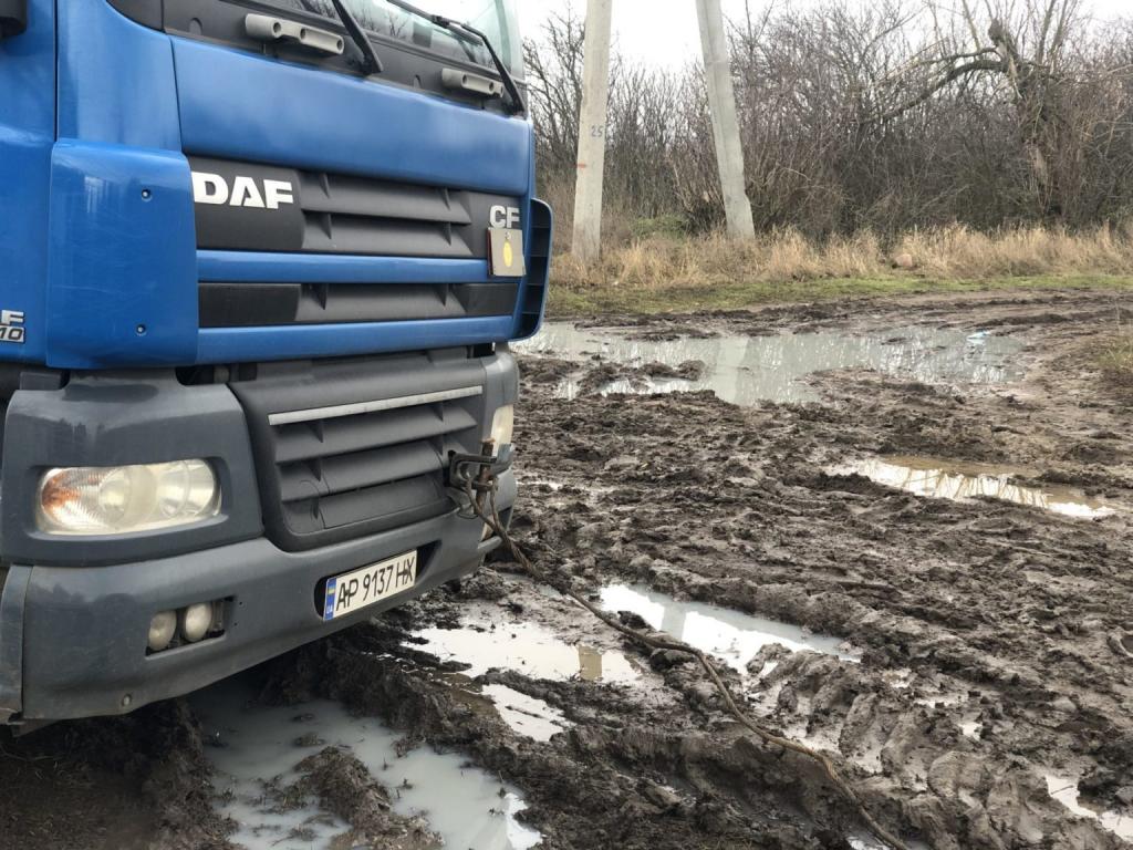В Запорожской области ассенизатор вылил фекалии людям под окна, - ФОТО