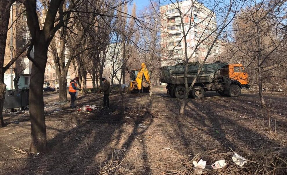 <i>Запорожские</i> коммунальщики <i>готовят город </i>к весне