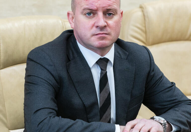 Владимир Шустов