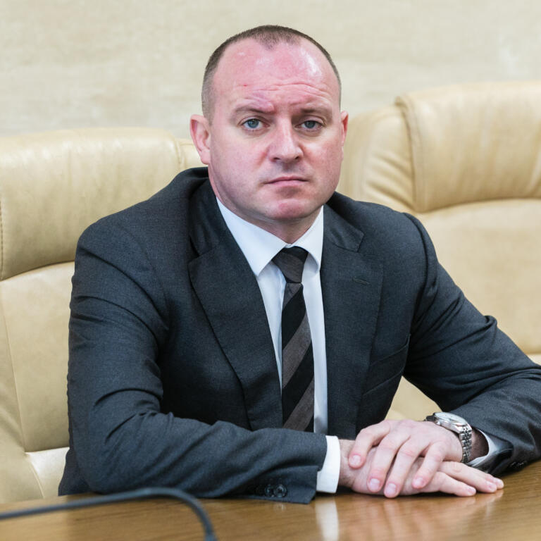 Владимир Шустов