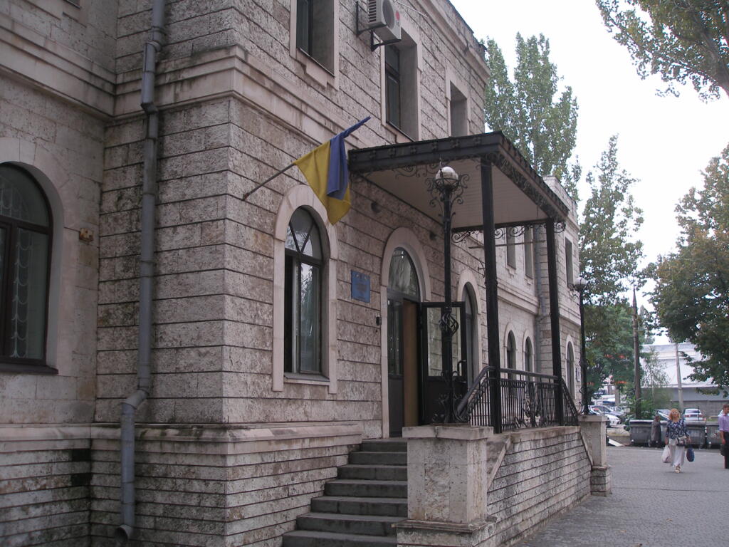 <i>Районный суд Запорожья</i> остановил отправку почты: <i>нет денег</i>