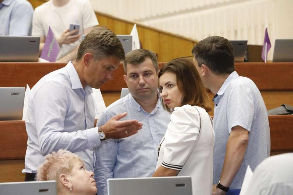 В Запорожском облсовете остались без регламента